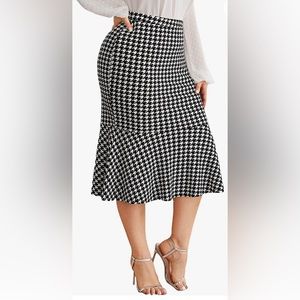Houndstooth Midi Skirt - size 3x